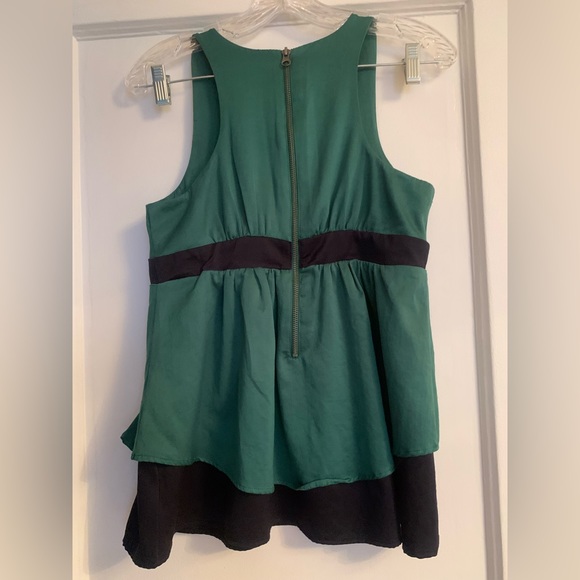 F21 - Green sleeveless top with Navy outlining - size Small - Picture 5 of 8